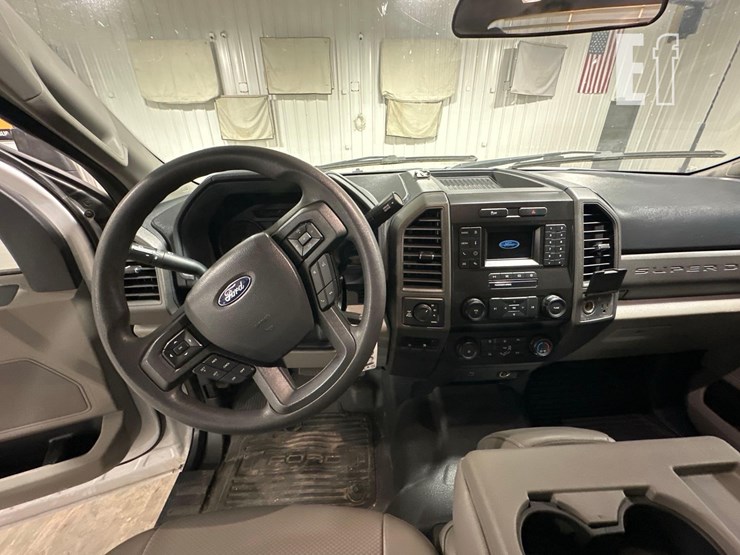 2022-ford-f350-image-18