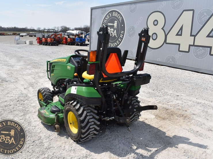 2017-john-deere-1025r-image-4