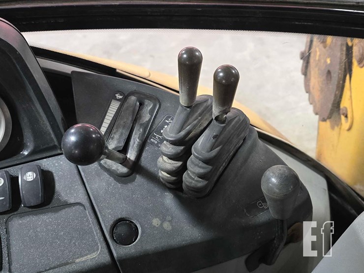 2007-caterpillar-420e-image-28