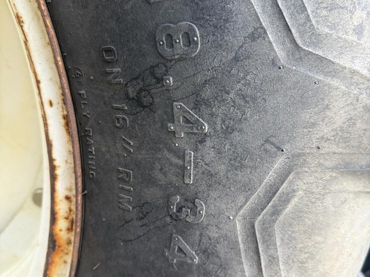 new-holland-tv140-image-5