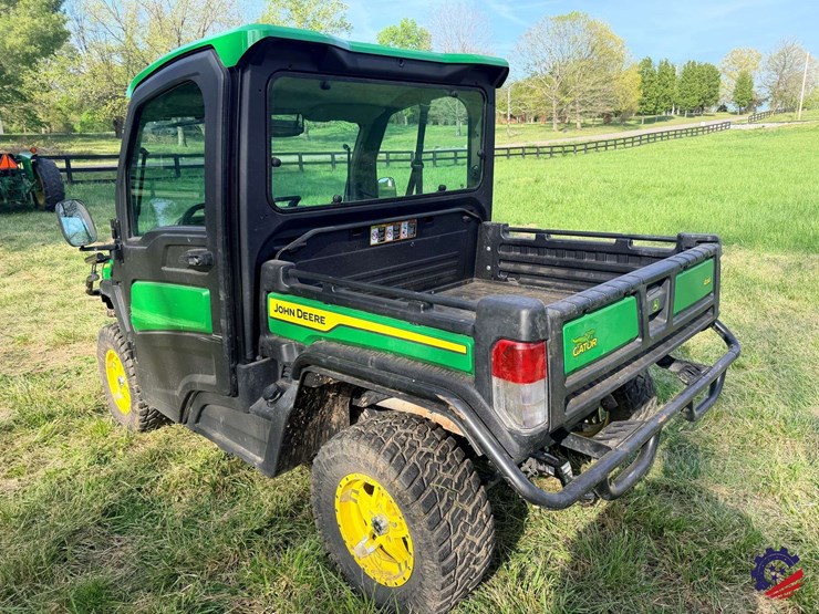 2024-john-deere-gator-xuv-835r-image-3