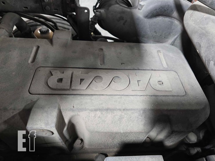 2013-peterbilt-384-image-19