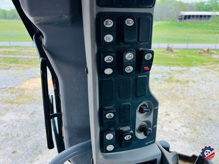 2010-caterpillar-120m-image-134