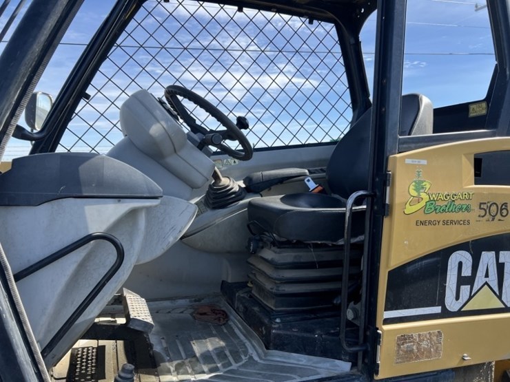 2013-caterpillar-th560b-image-21