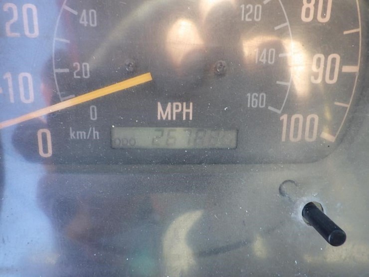 1999-isuzu-nqr-image-30