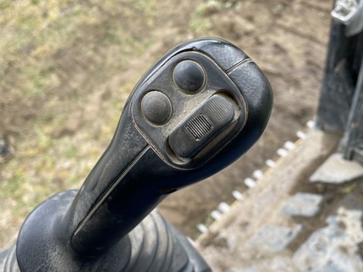 2013-caterpillar-320e-image-41