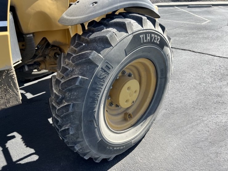 2013-caterpillar-th560b-image-16