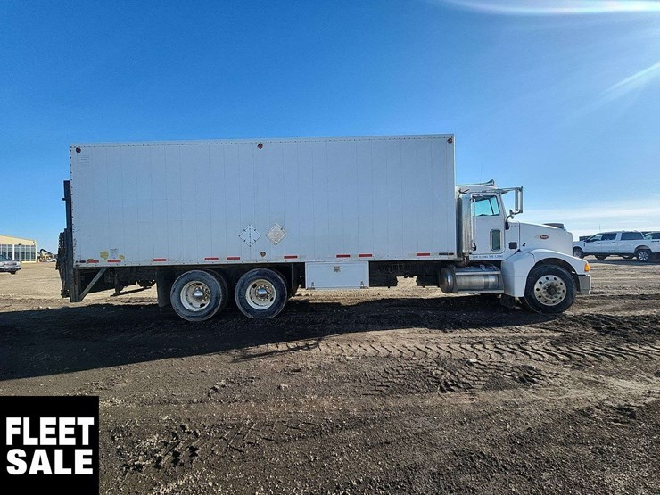 2005-peterbilt-385-image-6