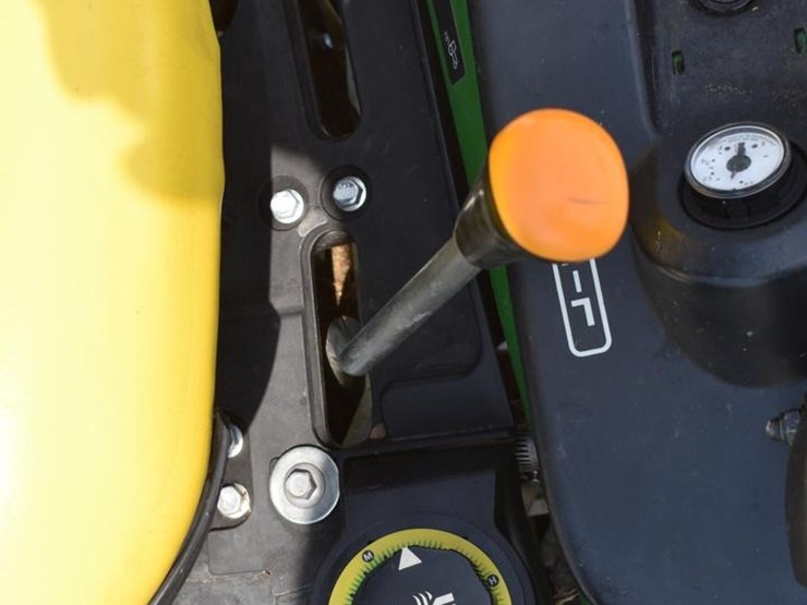 2017-john-deere-1025r-image-32