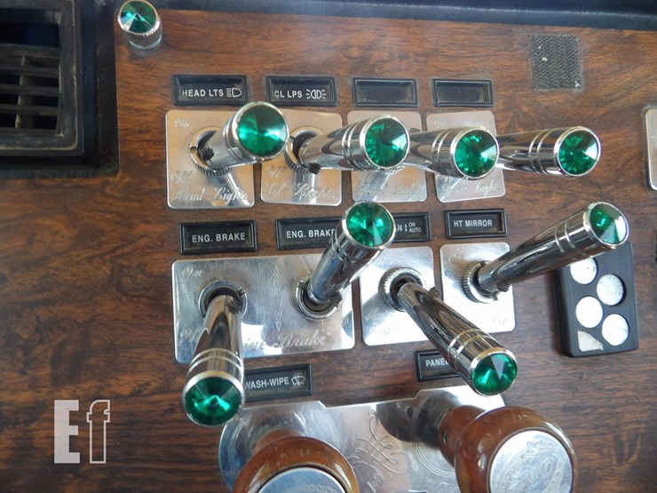 1997-peterbilt-379exhd-image-32