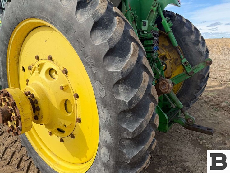 2014-john-deere-8295r-image-23