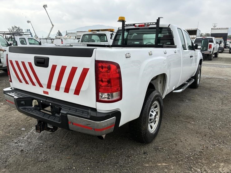 2012-gmc-sierra-3500-image-3