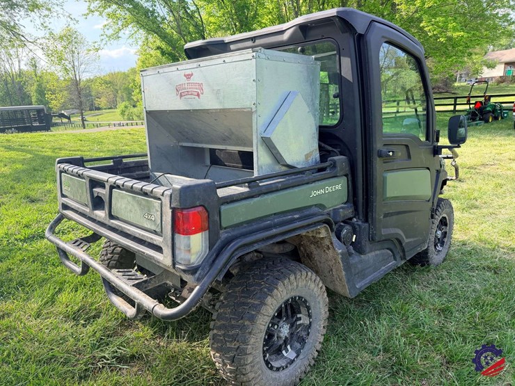 2023-john-deere-gator-xuv-835r-image-5