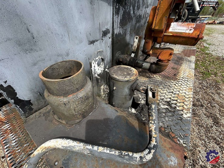 fuel-&-lube-truck-image-35