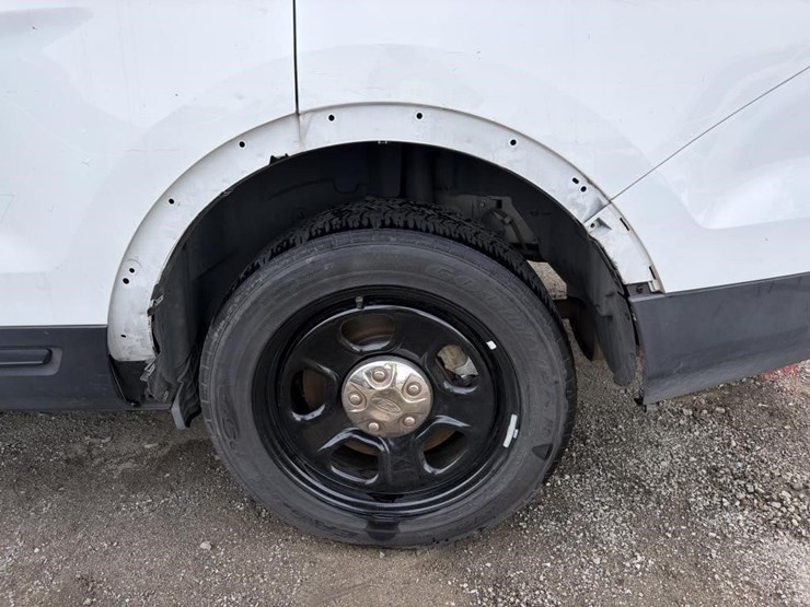 2017-ford-explorer-image-11