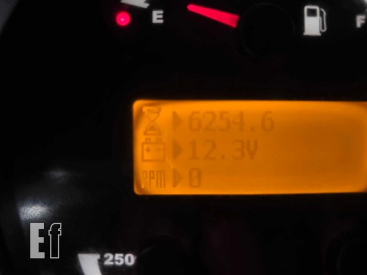 2014-caterpillar-tl1055c-image-18