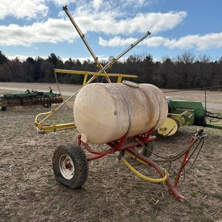 300gal sprayer 26' Booms