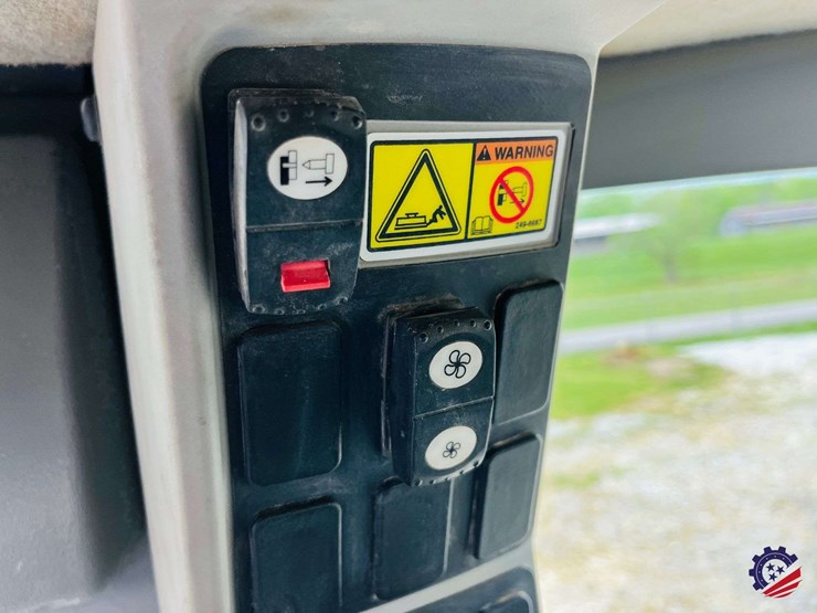 2010-caterpillar-120m-image-133