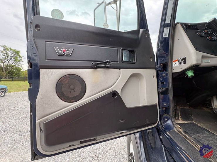 2019-western-star-4700-image-82