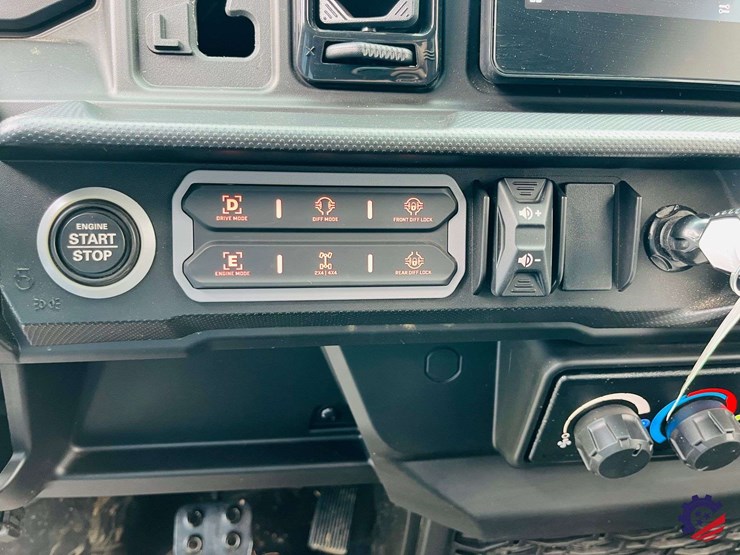 2026-can-am-defender-limited-hd11-triple-image-61