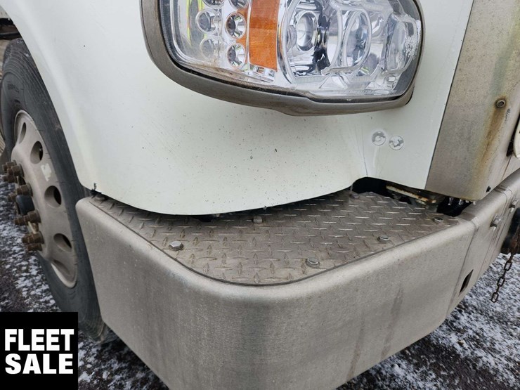 2015-peterbilt-367-image-57