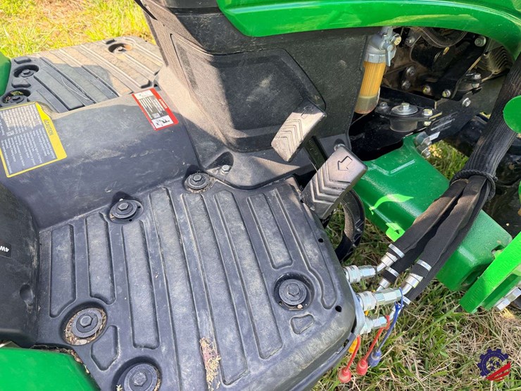 2025-john-deere-1023e-image-27