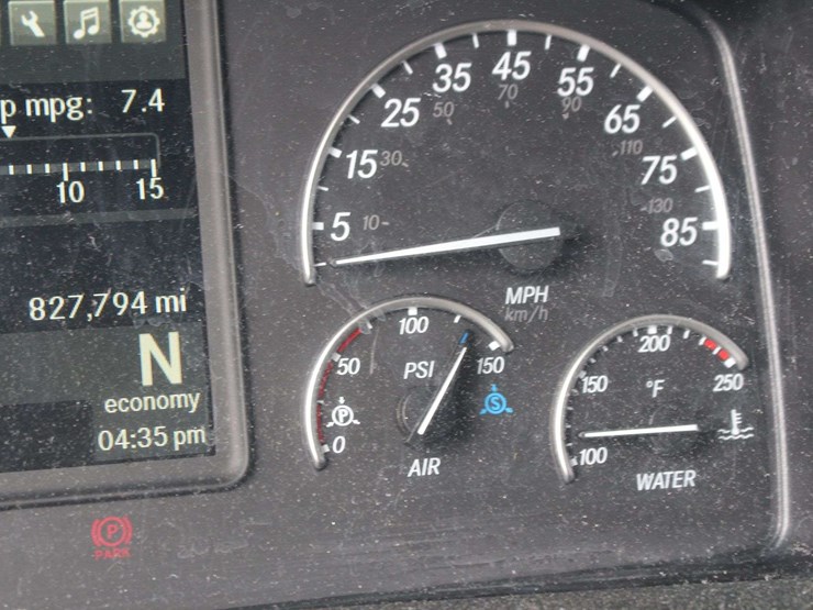 2019-freightliner-cascadia-126-image-38