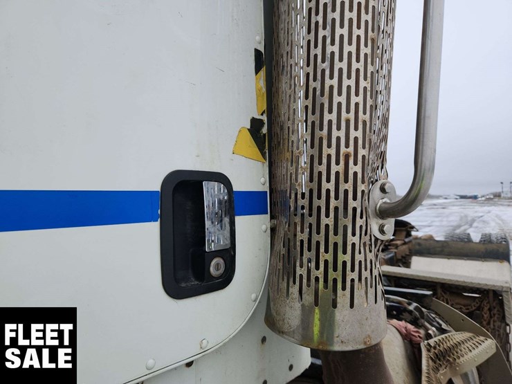 2015-peterbilt-367-image-47