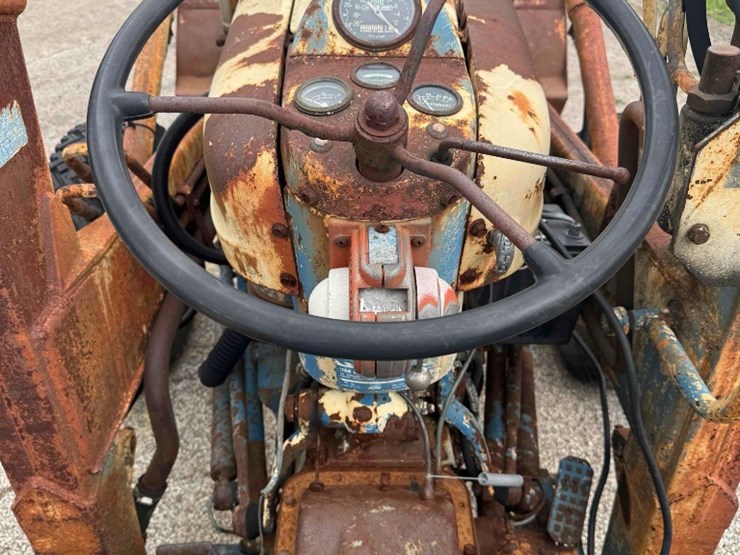 1974-ford-4000-image-22