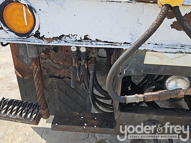 2005-international-durastar-4300-image-15