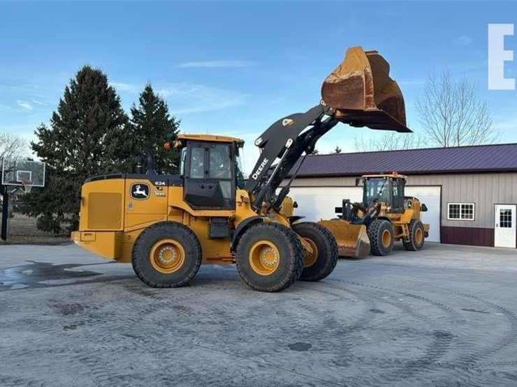 2024-deere-624-p-tier-image-4