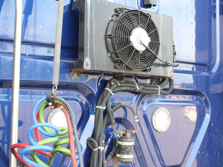 2018-freightliner-cascadia-126-image-57