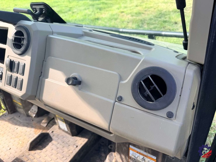2023-john-deere-gator-xuv-835r-image-52