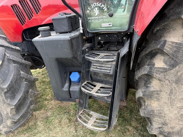 2014-case-ih-mx140-mfwd-tractor-image-16