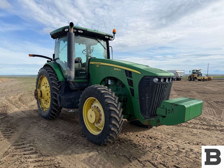 2014-john-deere-8295r-image-8