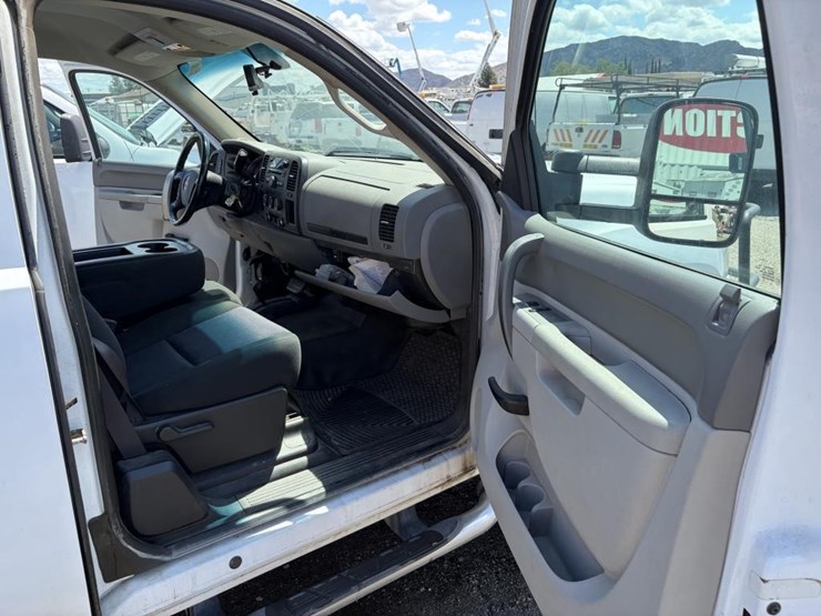 2012-gmc-sierra-2500-image-9