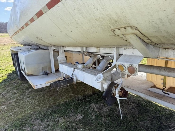 1974-heil-40'-semi-tanker-trailer-image-8