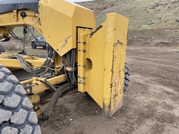 2018-caterpillar-12m3-awd-image-17