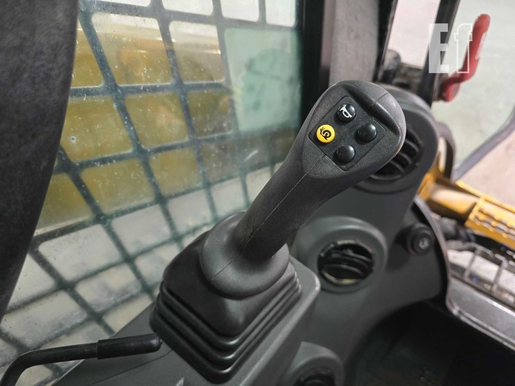 2021-caterpillar-289d3-image-17