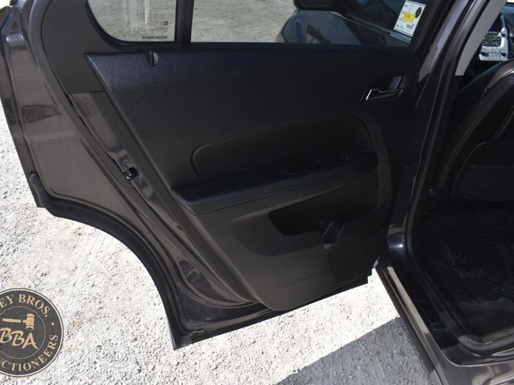 2013-chevrolet-equinox-lt-image-21