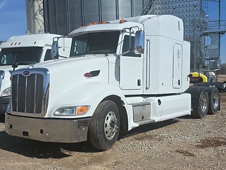 2013-peterbilt-386-image-1