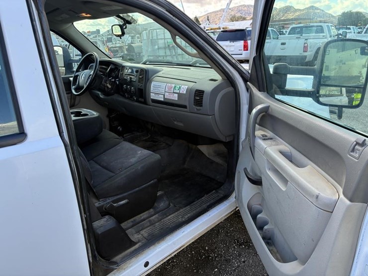 2012-gmc-sierra-2500-image-12