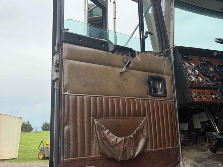 2001-kenworth-t800-image-9