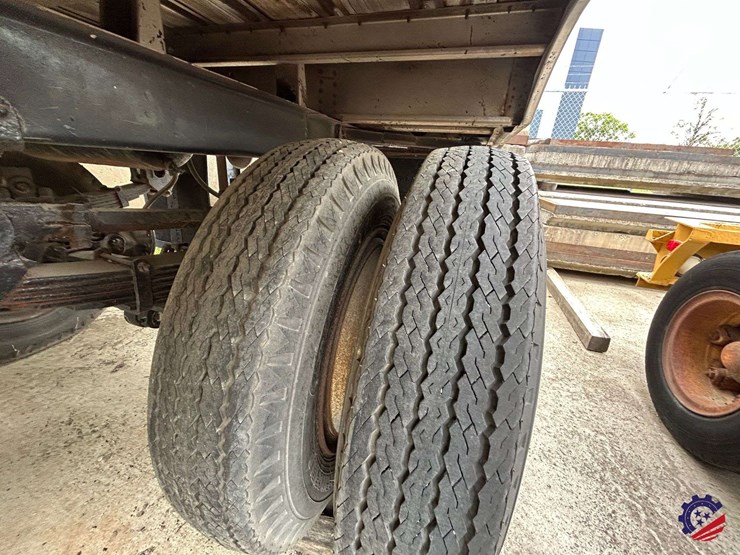 antique-bullnose-28ft-s/a-pup-trailer-image-49