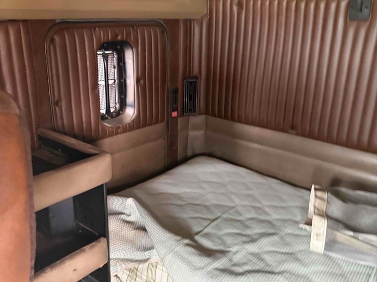 2001-kenworth-t800-image-12