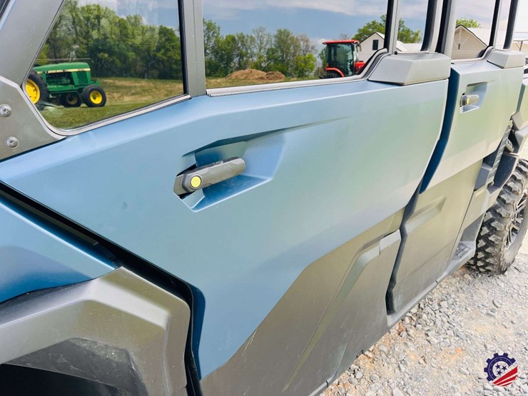 2026-can-am-defender-limited-hd11-triple-image-25