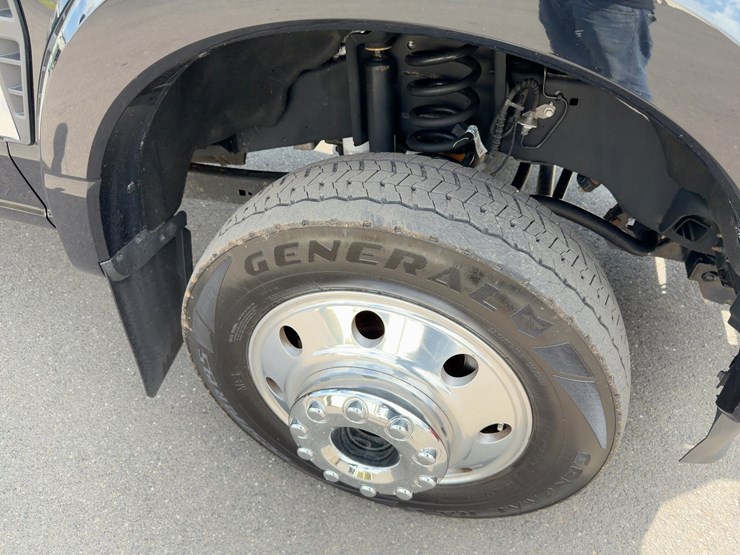 2023-ford-f450-xlt-image-12