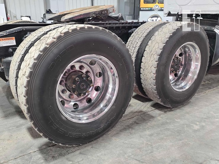 2020-freightliner-cascadia-126-image-24