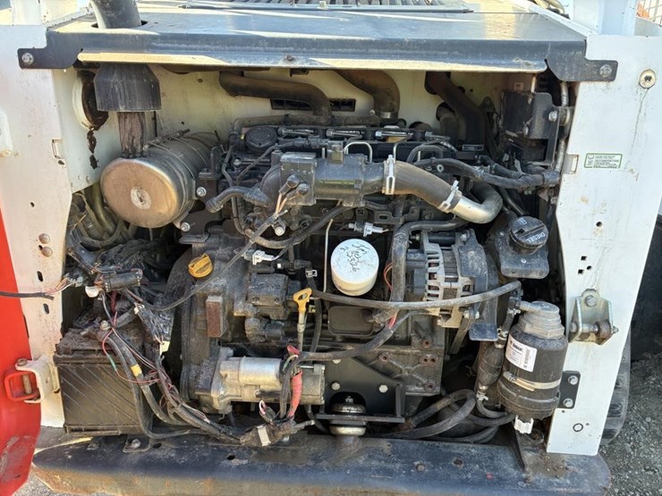 2018-bobcat-t740-image-19