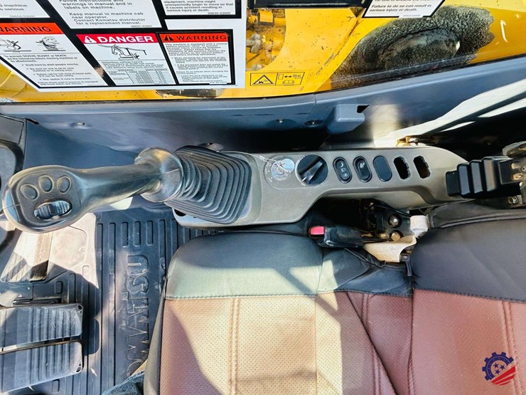 2015-komatsu-pc210-lc-image-14